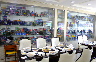 Illustration for article titled South Korea Has a Restaurant for Giant Robot Geeks